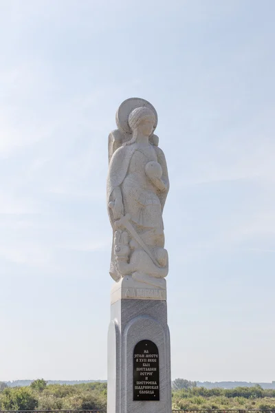 Shadrinsk, Rússia - 10 de agosto de 2016: Monumento ao Arcanjo Micha — Fotografia de Stock