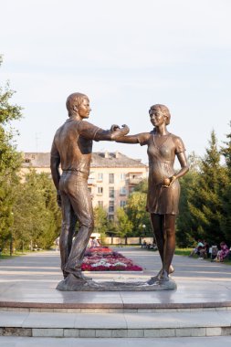 Kurgan, Rusya - 10 Ağustos 2016: Anıt genç bir aile