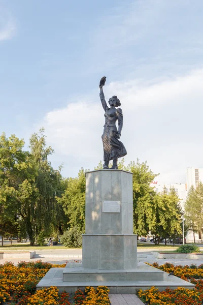 Kurgan, Rusia - 10 de agosto de 2016: Monumento Argentovskoy Natasha — Foto de Stock