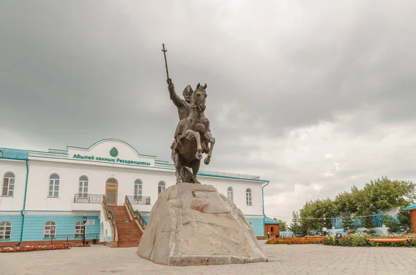 Petropavl, Kazajstán - 11 de agosto de 2016: El jinete a caballo . — Foto de Stock
