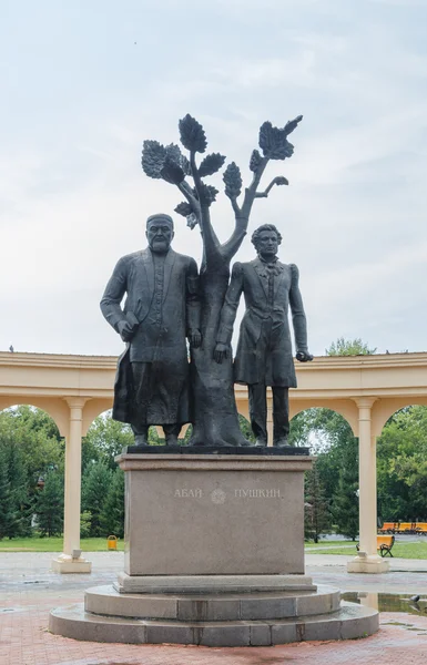 Петропавловск, Казахстан - 11 августа 2016 года: Памятник - Абай и Пус — стоковое фото