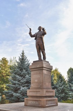 Besteci ve orkestra şefi Nurgisa Tlendiev Anıtı. Almatı,
