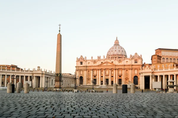 Basílica de San Pedro al amanecer. Roma, Italia — Foto de Stock