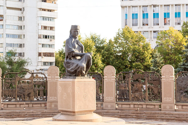 Скульптура в памятнике Независимости Казахстана. Алматы
,