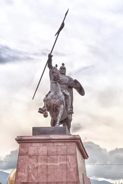 雷伊姆贝克·巴蒂尔纪念碑。阿拉木图， 哈萨克斯坦 — 图库照片