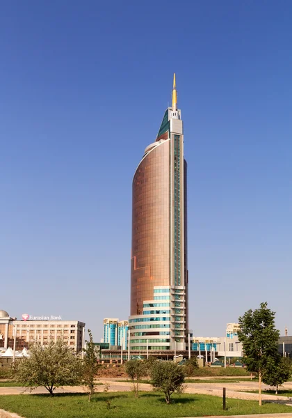 Costruire TRASPORTI TORRE. Grattacielo. Astana, Kazakistan — Foto Stock