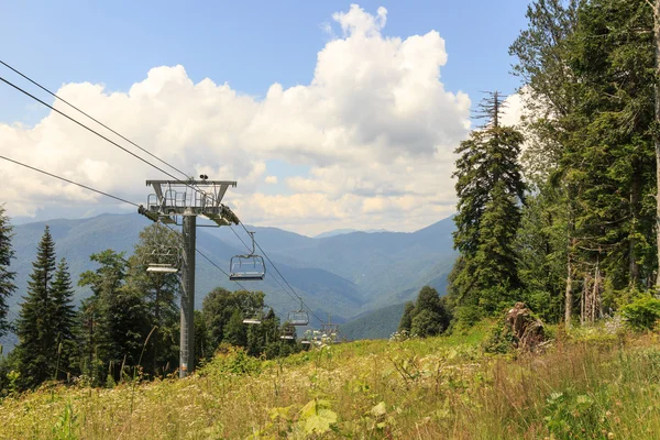 Teleférico en verano. Gazprom center, Sochi, Rusia — Foto de Stock