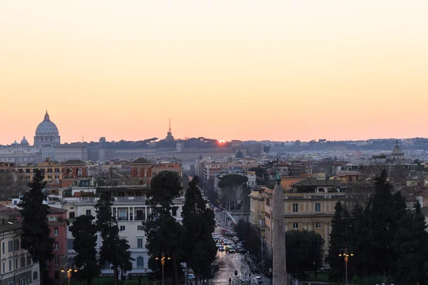 Telhados de Roma à noite, Itália — Fotografia de Stock