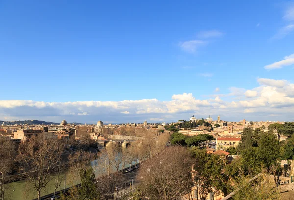 Панорама міста Рим, вид з Giardino-дельї-Аранчі. Італія — стокове фото