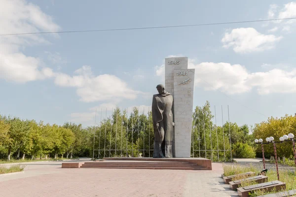 Темиртау, Казахстан - 13 августа 2016 года: Памятник Неизвестному — стоковое фото