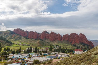 Jeti-Oğuz (yedi taş Bulls). Issyk Kul, Kırgızistan