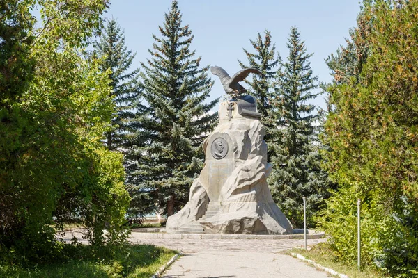 Karakol, Issyk Kul, Quirguistão - 12 de agosto de 2016: Monumento a — Fotografia de Stock