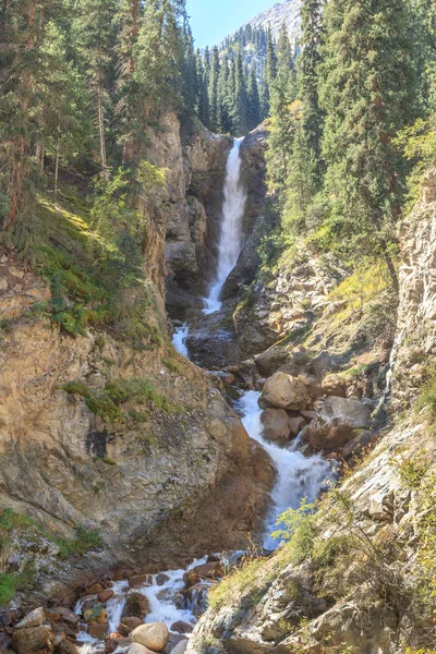 Cachoeira Lágrimas Leopardo (Barsa), Barskoon desfiladeiro, Issyk Kul regi — Fotografia de Stock