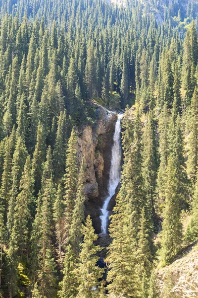 Cachoeira Lágrimas Leopardo (Barsa), Barskoon desfiladeiro, Issyk Kul regi — Fotografia de Stock