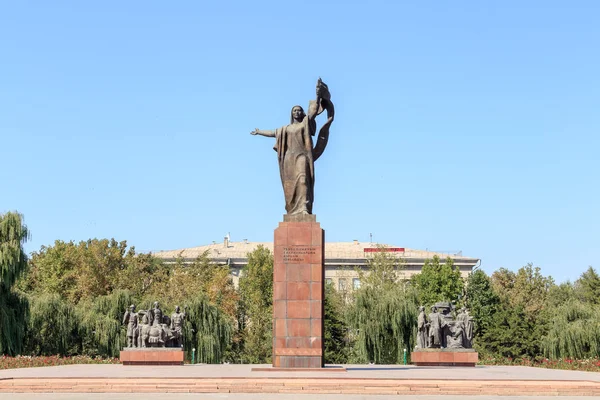 Bichkek, Kirghizistan - 25 août 2016 : Monument à la Révolution — Photo