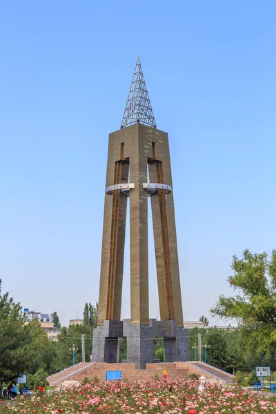 Bischkek, Kyrgyzstan - 25. August 2016: Denkmal für die Blockade — Stockfoto