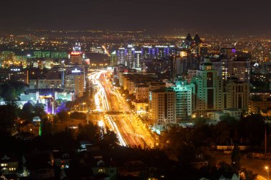 Alma Ata, Kazakistan - 28 Ağustos 2016: Caddenin genel görünümünü