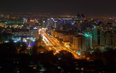 Alma Ata, Kazakistan - 28 Ağustos 2016: Caddenin genel görünümünü