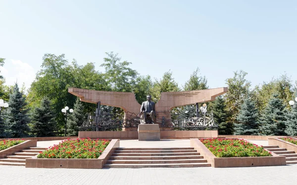 Almaty, Kazachstan - 28 augustus 2016: Monument voor de eerste Pres — Stockfoto