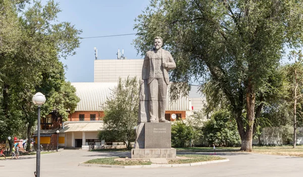 Almaty, Kazakstan - 28 augusti 2016: Sovjetiska monument Alley - K — Stockfoto