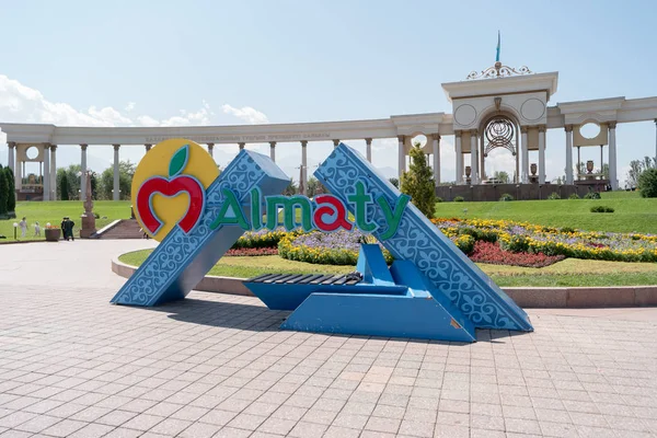 Almaty, Cazaquistão - 28 de agosto de 2016: O parque do primeiro Pres — Fotografia de Stock