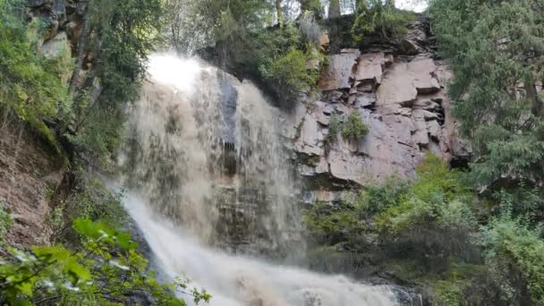 Tränen bei Wasserfall-Jungfrau — Stockvideo