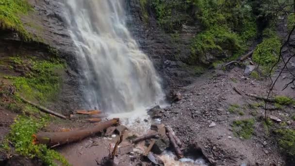 Lágrimas de donzela cachoeira — Vídeo de Stock