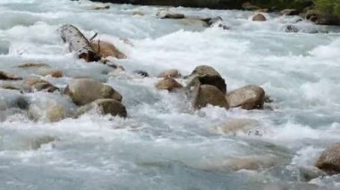 Dağ nehir Chon-Ak-Suu