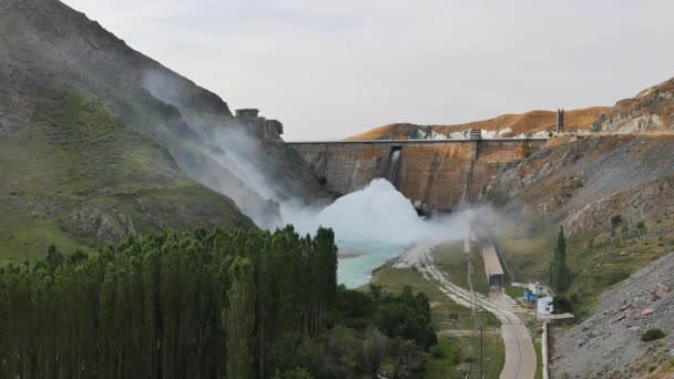 Presa del embalse de Kirov — Vídeo de stock