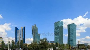 Astana içinde modern gökdelenler