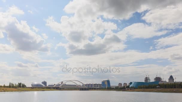 Puente Astana con nubes en movimiento — Vídeo de stock