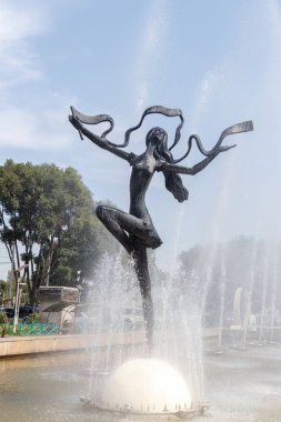 Almatı, Kazakistan - 29 Ağustos 2016: Almaty sirk. İnce kız