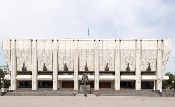 Almaty, Kazajstán - 29 de agosto de 2016: Dram Académico Estatal de Kazajstán — Foto de Stock