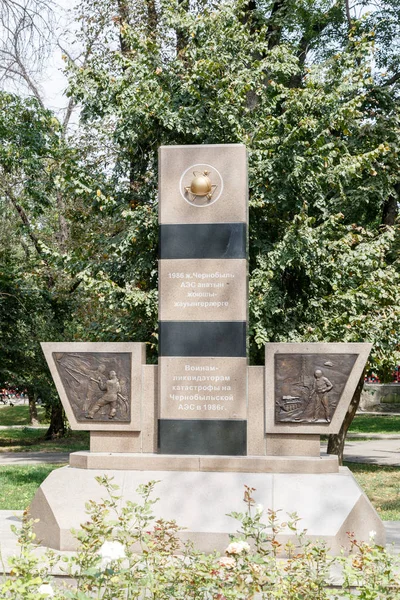 Almaty, Cazaquistão - 29 de agosto de 2016: Monumento a liquidatários de — Fotografia de Stock