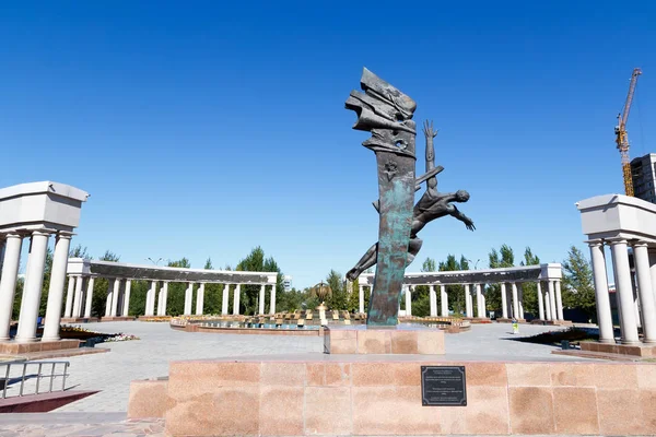 Karaganda, Kazajstán - 1 de septiembre de 2016: Complejo conmemorativo en h — Foto de Stock