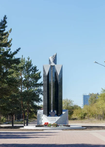 Karaganda, Kazakhstan - 1 septembre 2016 : Un monument à son — Photo