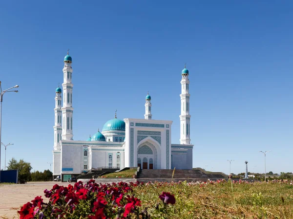 Karaganda Oblast Moschee. karaganda, kasachstan — Stockfoto