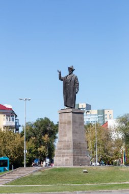 Karaganda, Kazakistan - 1 Eylül 2016: Anıt Kazybek arı