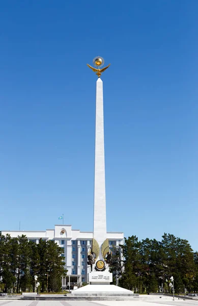 Karaganda, Kazakstan - 1 September 2016: Monument av Independe — Stockfoto