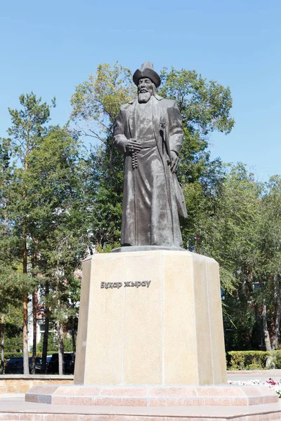 Karaganda, kasachstan - 1. september 2016: denkmal buhar zhyrau — Stockfoto