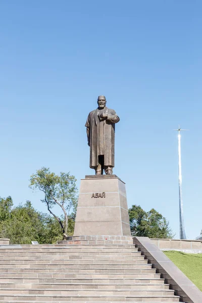 Karaganda, Kazakistan - 1 Eylül 2016: Abay Ku bir anıt — Stok fotoğraf