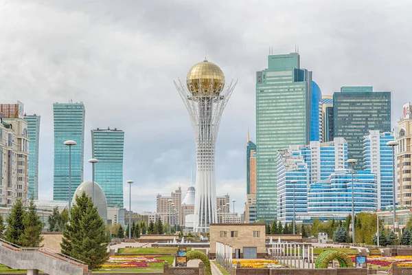 Astana, kasachstan - 3. september 2016: baiterek - die zentrale a — Stockfoto