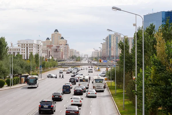 Astana, Kazahsztán - szeptember 3, 2016: El Mangilik Avenue. Dayt — Stock Fotó