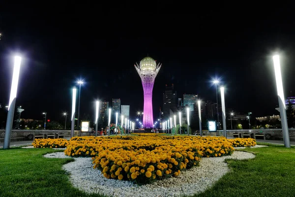 Astana, Kazachstan - 3 września 2016: Widokową Bäjterek - central — Zdjęcie stockowe