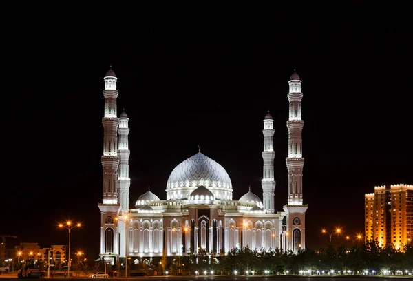 アスタナ、カザフスタン - 2016 年 9 月 3 日: ハズラト スルタン モスク — ストック写真