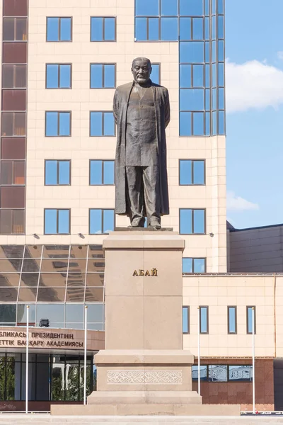 Astana, Kazajstán - 4 de septiembre de 2016: Monumento a Abai Kunanba — Foto de Stock