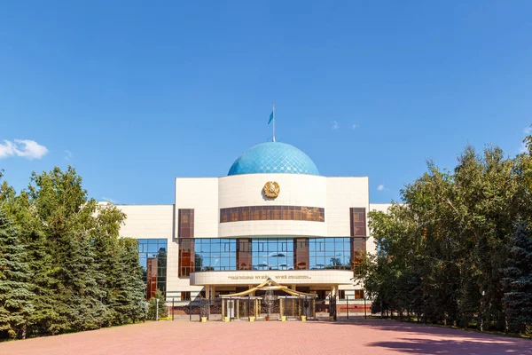Astana, Kazajstán - 4 de septiembre de 2016: El Museo de la Primera — Foto de Stock