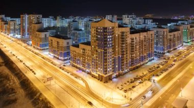 Gece ve gündoğumu bir yerleşim bölgesinde