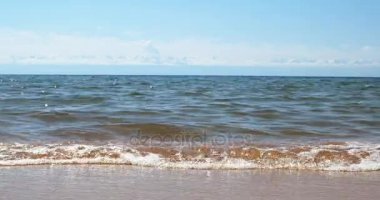 Göl Issyk-Kul üzerinde sörf