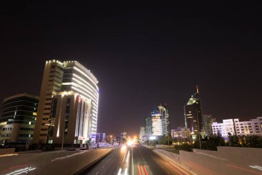 Astana, Kazakistan - 5 Eylül 2016: Gece şehir trafik Kunae